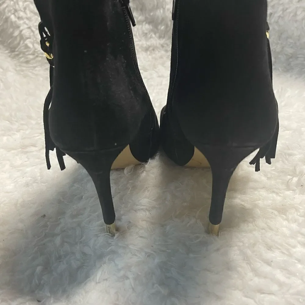 Guess Aziz black suede fringe ankle boots peep toe gold tone accent SZ9.5